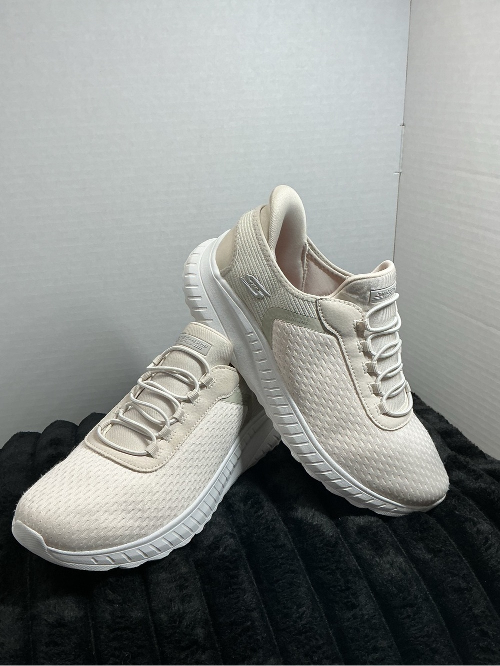 Skechers Hands Free Slip-ins BOBS Sport Squad Chaos In Color Off-White Women’s 9
